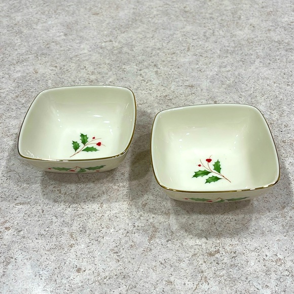 SET OF 2 LENOX HOLIDAY JOLLY BERRY COLLECTION 4.125” x 4.125” x 1.25” - Picture 7 of 15